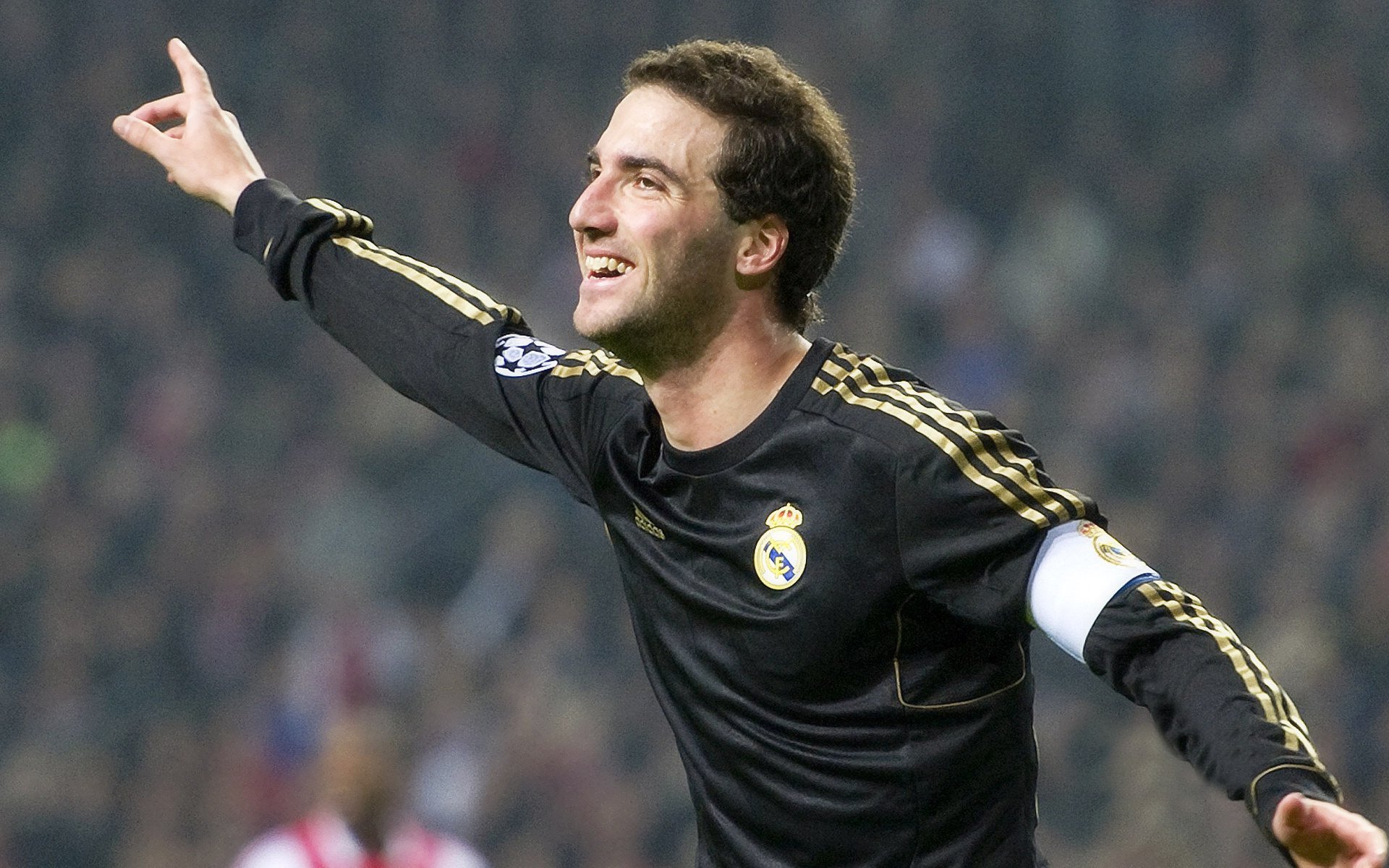 莱万多夫斯基新星势不可挡表现惊艳,MAD未来可期!